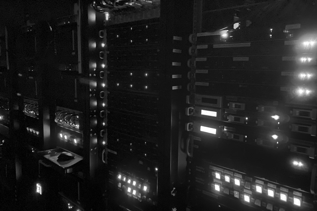 Server-Rack der Postproduktion
